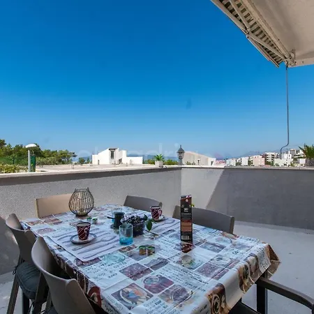 Vesna With Balcony & Free Parking *