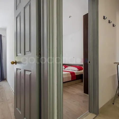 Vesna With Balcony & Free Parking Apartment