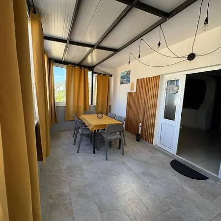 Vesna With Balcony & Free Parking Appartement Makarska