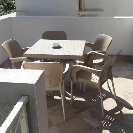 Vesna With Balcony & Free Parking Appartement Makarska